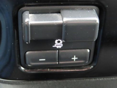 Used 2024 GMC Sierra 3500 SLE w/ SLE Convenience Package image 5