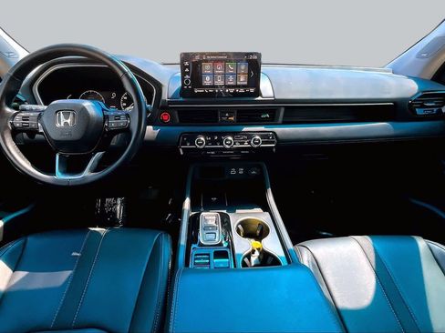 Used 2024 Honda Pilot Touring image 15