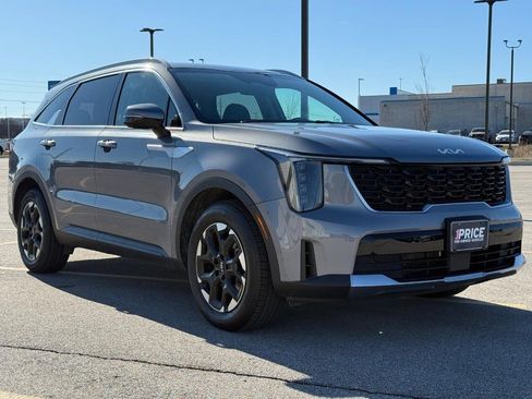 Used 2024 Kia Sorento S image 8
