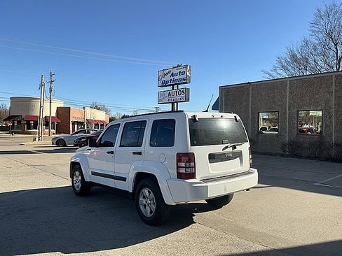 Used 2011 Jeep Liberty Sport image 7