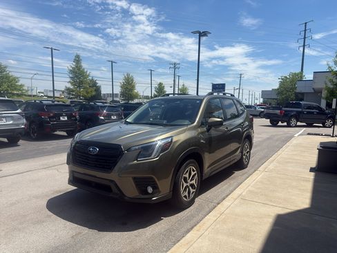 Used 2023 Subaru Forester Premium AWD/4WD image 6