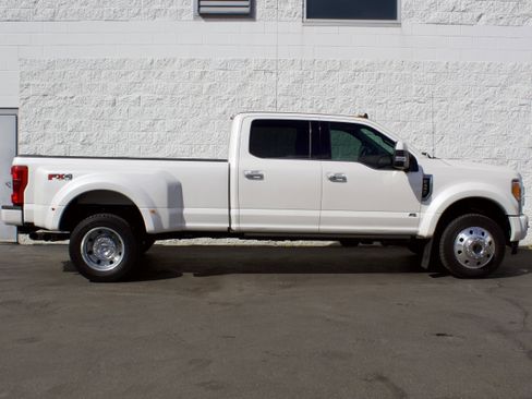 Used 2019 Ford F450 Limited image 5