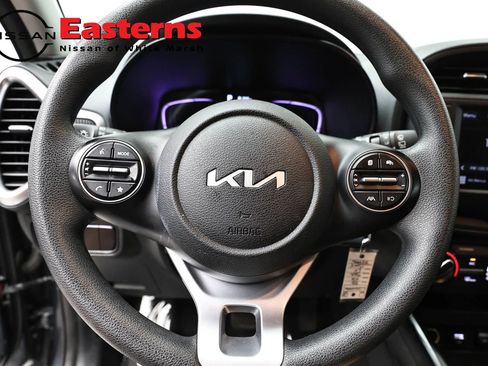 Used 2025 Kia Soul LX w/ LX Technology Package FWD image 10