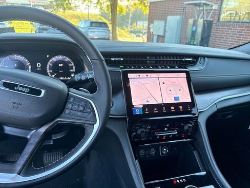 New 2025 Jeep Grand Cherokee L Laredo w/ Luxury Tech Group I image 14