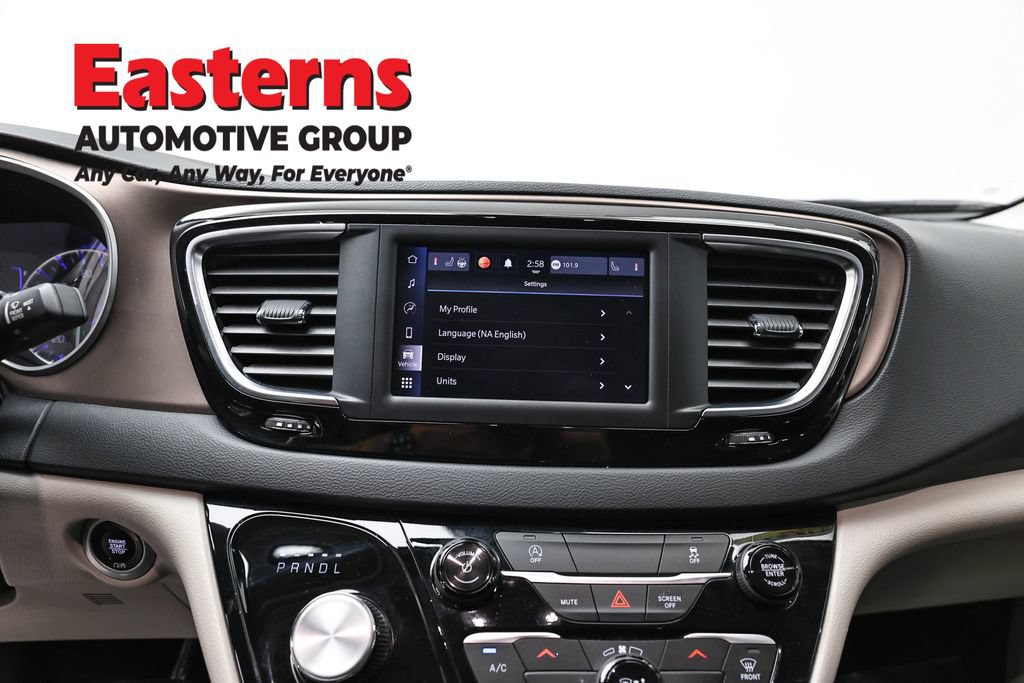 Used 2023 Chrysler Voyager LX FWD image 13