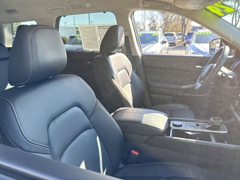 Used 2024 Nissan Pathfinder SL image 13