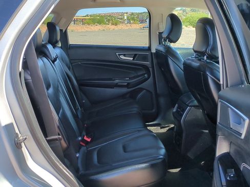 Used 2018 Ford Edge Titanium w/ Technology Package AWD/4WD image 29