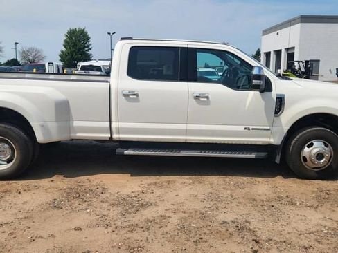 Used 2020 Ford F350 Lariat w/ Lariat Ultimate Package AWD/4WD image 3