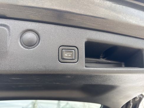 Used 2020 Chevrolet Equinox Premier image 31