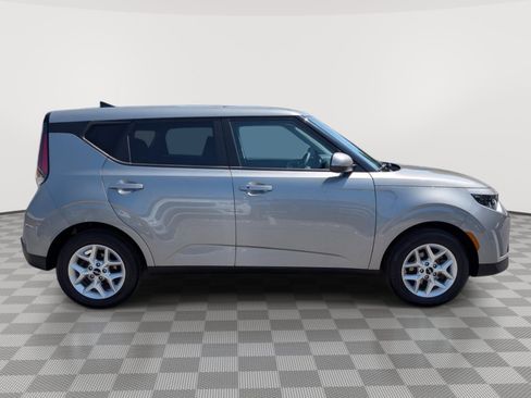 Used 2024 Kia Soul S FWD image 6