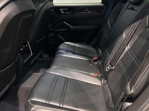 Used 2021 Porsche Cayenne S AWD/4WD image 31