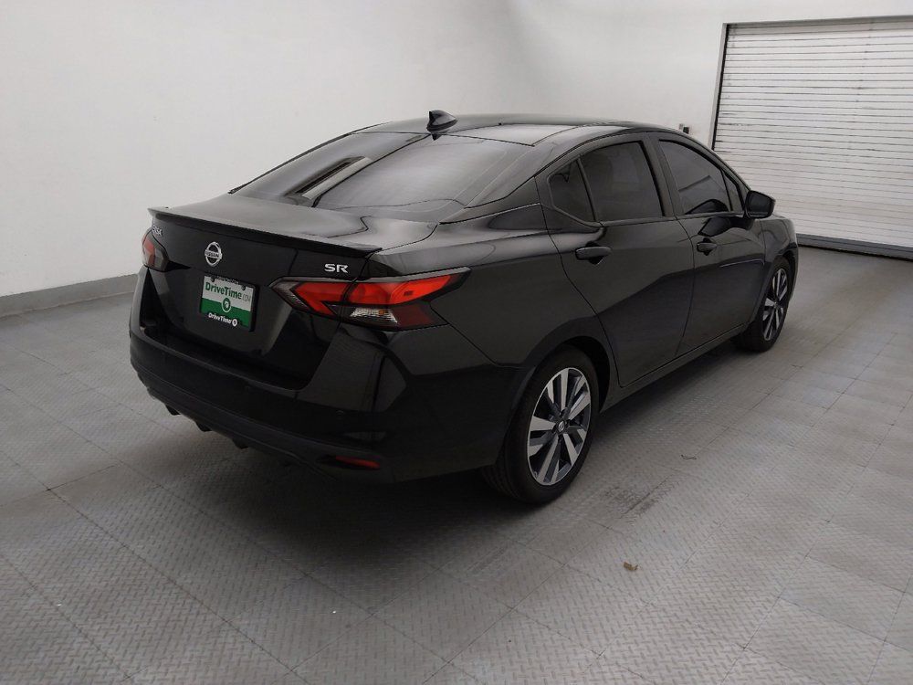 Used 2022 Nissan Versa SR FWD image 9