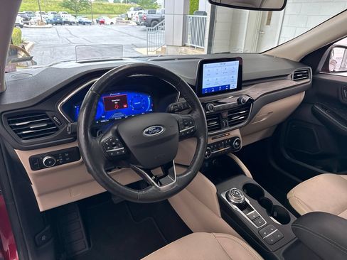 Used 2020 Ford Escape Titanium w/ Titanium Premium Package 2.0 AWD/4WD image 17