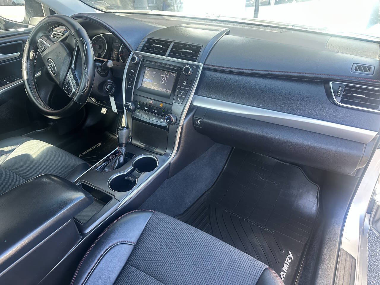 Used 2017 Toyota Camry SE FWD image 15
