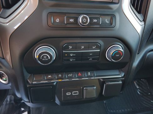 Used 2022 Chevrolet Silverado 1500 Custom image 22