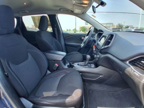 Used 2020 Jeep Cherokee Latitude FWD image 12