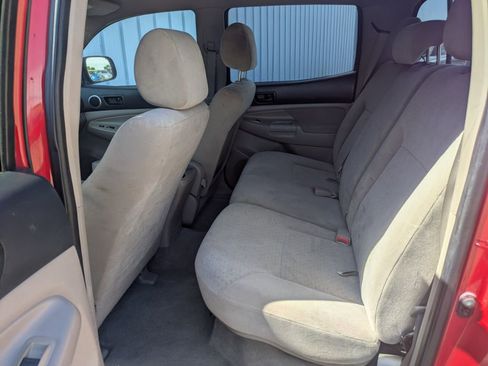 Used 2005 Toyota Tacoma PreRunner image 10