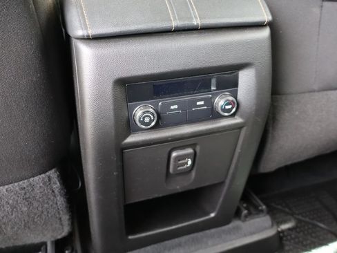 Used 2021 Chevrolet Traverse LT FWD image 39