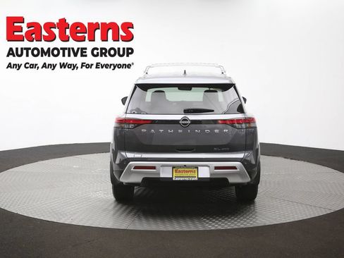 Used 2023 Nissan Pathfinder SL AWD/4WD image 37