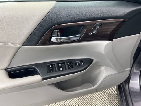 Used 2016 Honda Accord Touring image 16