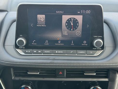 Used 2025 Nissan Rogue SV image 16