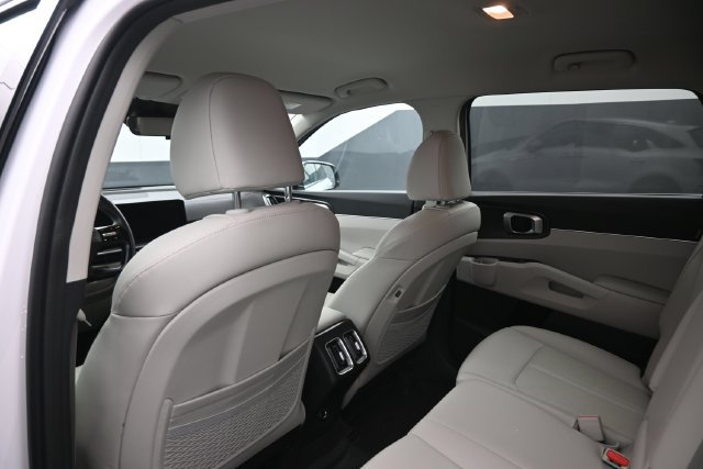 Used 2026 Kia Sorento S FWD image 6