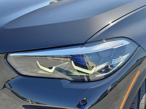 Used 2023 BMW X5 xDrive40i w/ Premium Package image 32