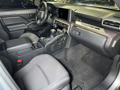 Used 2025 Toyota Tacoma SR5 AWD/4WD image 11