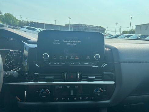 Used 2025 Nissan Pathfinder SV FWD image 14