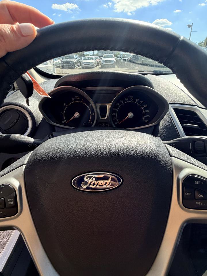 Used 2011 Ford Fiesta SES FWD image 10