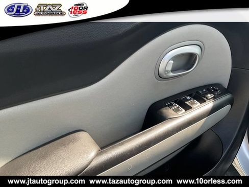 Used 2018 Kia Soul FWD image 11