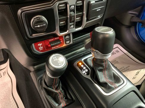 Used 2022 Jeep Gladiator Rubicon w/ LED Lighting Group AWD/4WD image 14