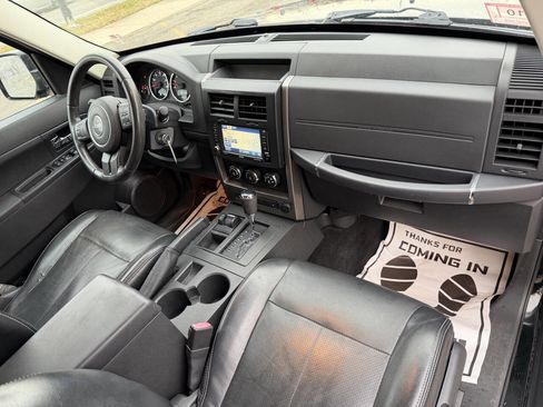 Used 2012 Jeep Liberty Sport image 12