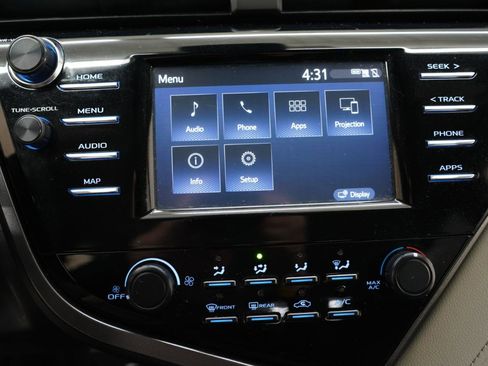 Used 2019 Toyota Camry LE image 20