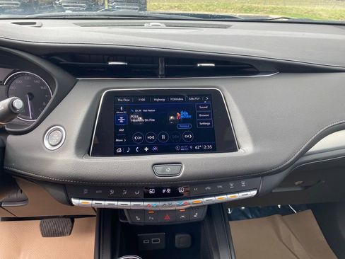 Used 2023 Cadillac XT4 Premium Luxury w/ Cold Weather Package image 17