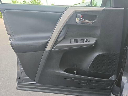 Used 2017 Toyota RAV4 XLE FWD image 23