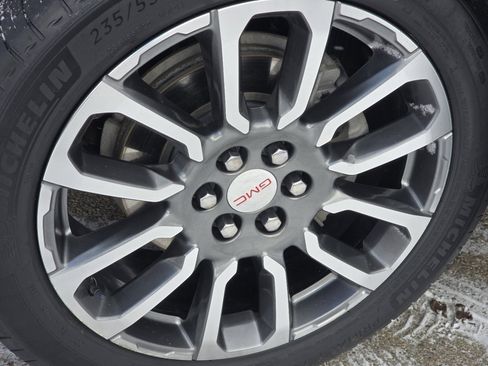 Used 2022 GMC Acadia Denali w/ Denali Technology Package image 12