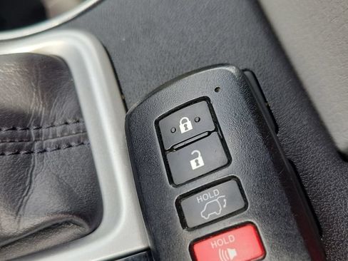 Used 2018 Toyota Highlander XLE FWD image 42