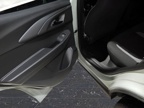 Used 2026 Chevrolet TrailBlazer LT w/ Driver Confidence Package image 23