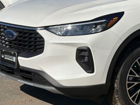 New 2026 Ford Escape SE FWD image 2