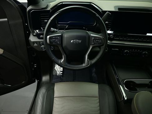 Used 2024 Chevrolet Silverado 2500 ZR2 w/ Technology Package image 5