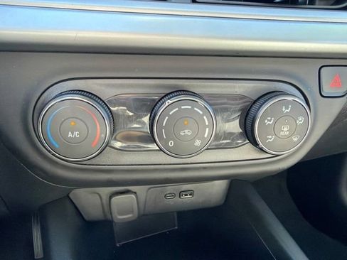 Used 2026 Chevrolet Trax LS FWD image 33