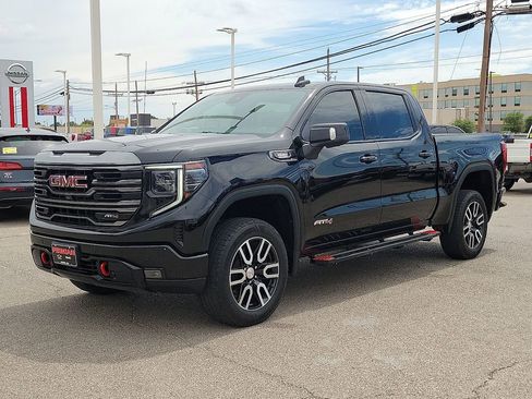 Used 2023 GMC Sierra 1500 AT4 w/ Technology Package AWD/4WD image 5
