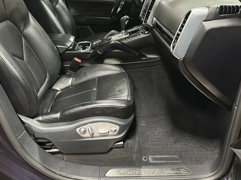 Used 2018 Porsche Cayenne Platinum Edition image 17