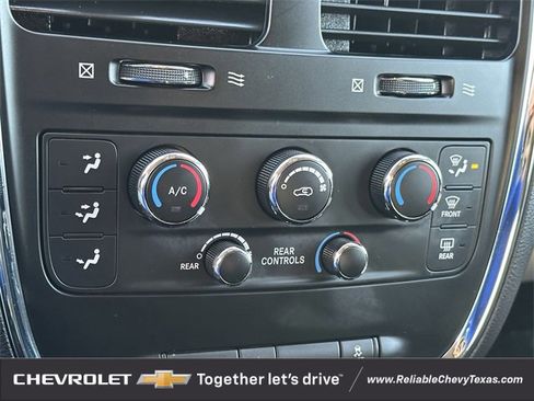 Used 2018 Dodge Grand Caravan SE w/ UConnect Hands-Free Group image 20