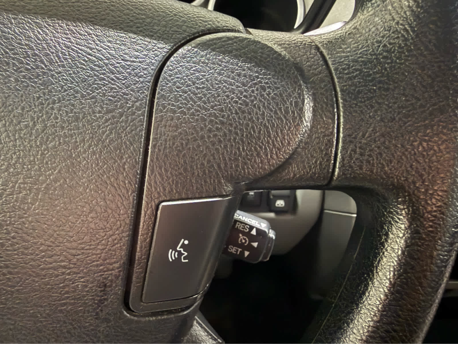 Used 2013 Toyota Tundra 4x4 CrewMax w/ Tow Pkg image 20