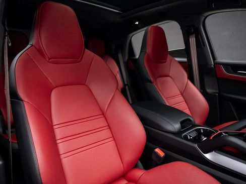 Used 2025 Porsche Cayenne Turbo image 65