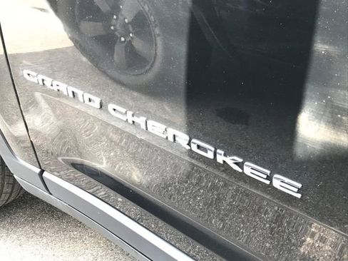 Used 2023 Jeep Grand Cherokee Limited image 9