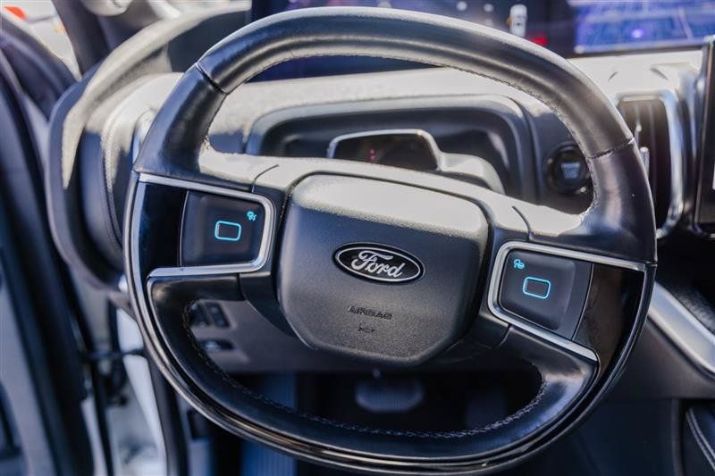 Used 2025 Ford Expedition Platinum w/ Stealth Appearance Package AWD/4WD image 17