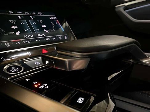 Used 2024 Audi Q8 e-tron Premium Plus w/ Premium Plus Package image 60